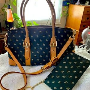 Dooney & Bourke handbag w matching wallet/coin bag
